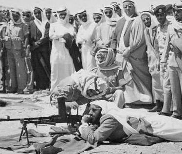 سلاح بيد المغفور له باذن الله الشيخ زايد بن سلطان Zayed228