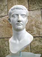 Un nouveau président… et maintenant ?  - Page 2 Bust-of-tiberius