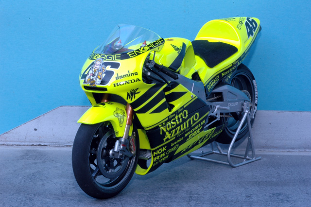 autres passions? MTk12-021_Honda_NSR500_2001_tests_Sudaf-3