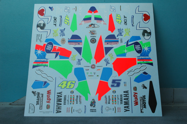 Yamaha M1 2007 GP Assen team officiel (Rossi/Edwards) Mtk12-033_decals