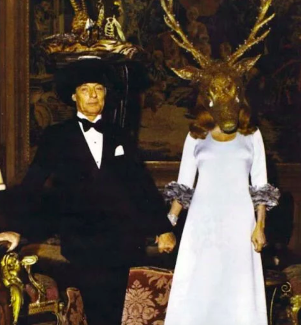 17 Genuinely Creepy Photos From A 1972 Rothschild Dinner Party  4r