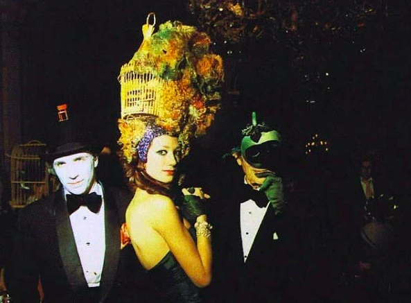 17 Genuinely Creepy Photos From A 1972 Rothschild Dinner Party  6r