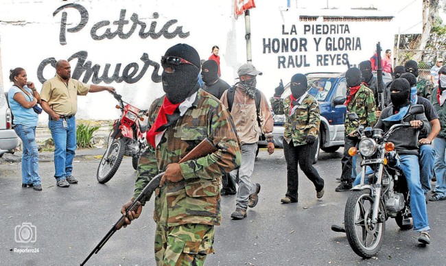 La opción es: Pueblo revolucionario en la calle Colectivos-armados-en-Caracas-no-son-mencionados-en-la-nueva-Ley-para-el-Desarme