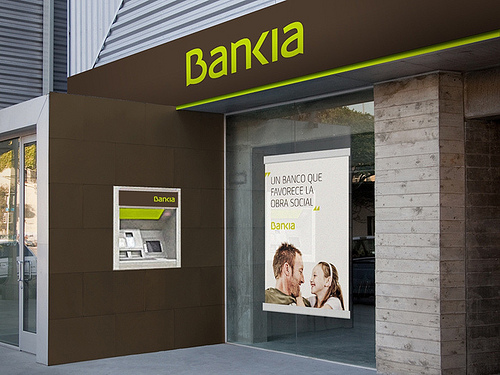 Negocio de la banca en España. El gobierno avala a la banca privada por otros 100.000 millones. Cooperación sindical.  Bankia