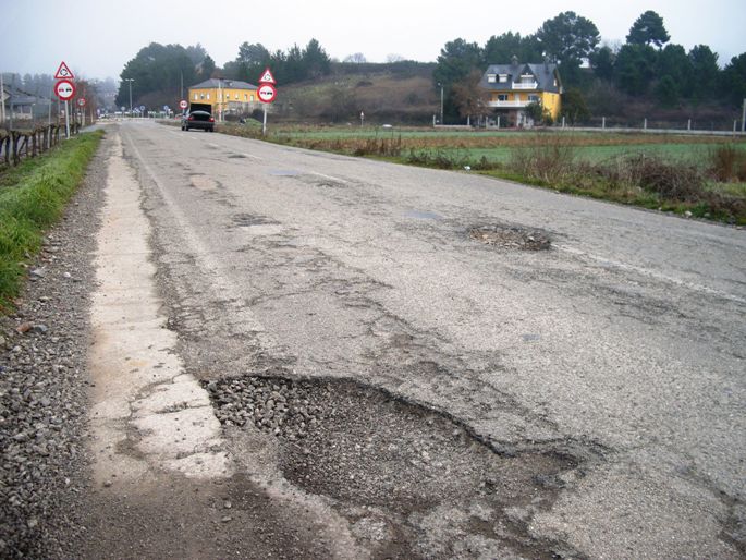 El 72% de las carreteras presentan grietas 99Kb.-Carretera-de-Cacabelos-Quil%C3%B3s.-16-enero-2010.-Fuente-Ecobierzo.