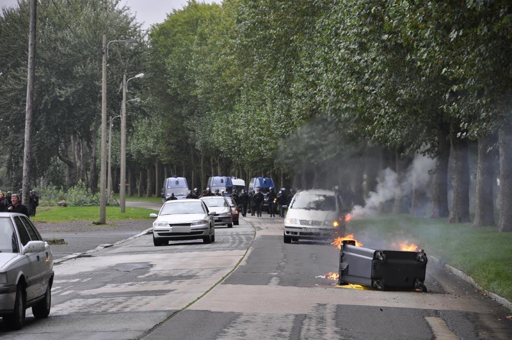 Blocage et évacuation du dépôt de carburant de Caen le 15 octobre 2010-10-15-216