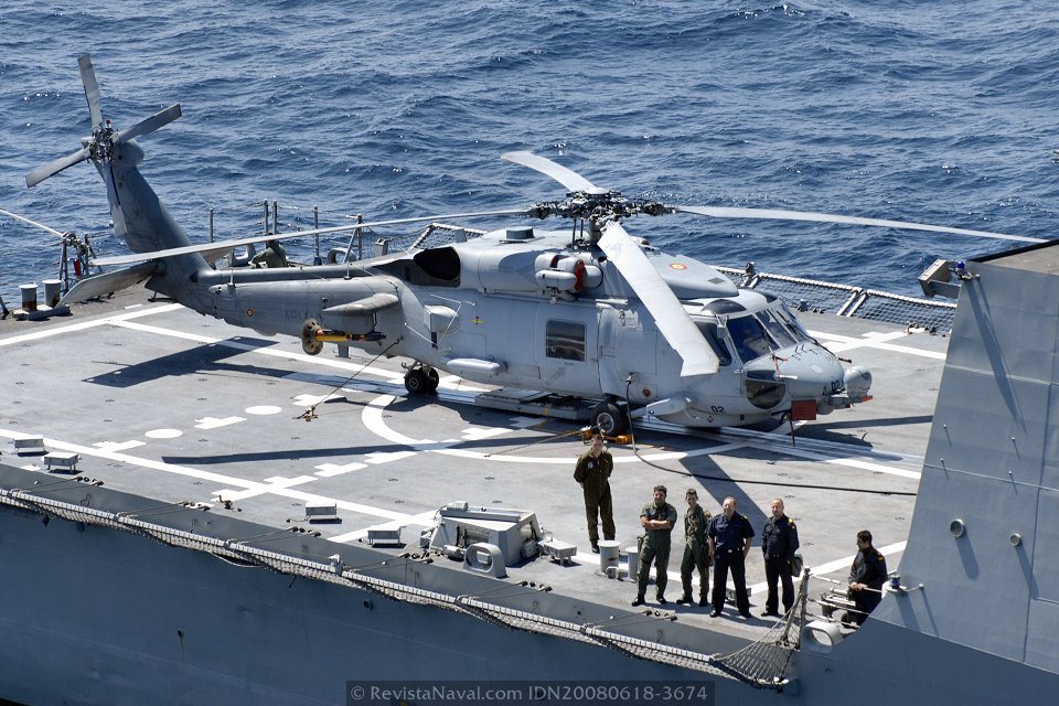 Los helicópteros SH60B cumplen 25 años de servicio en la Armada 20080618-3674
