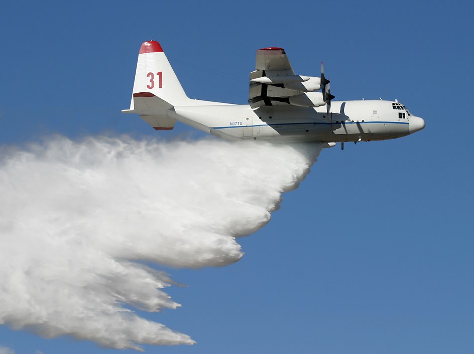 photo fight C130DroppingWater