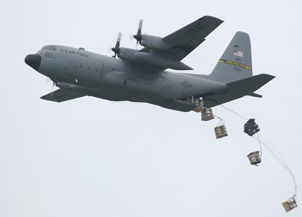 الديناصور الطائر C130 Hercules C130CargoDrop