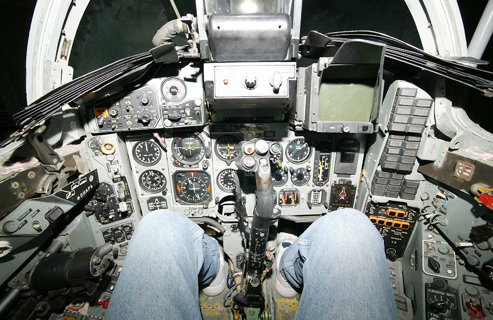 صور قمرة القيادة للمقاتلات الروسية Mig29Cockpit