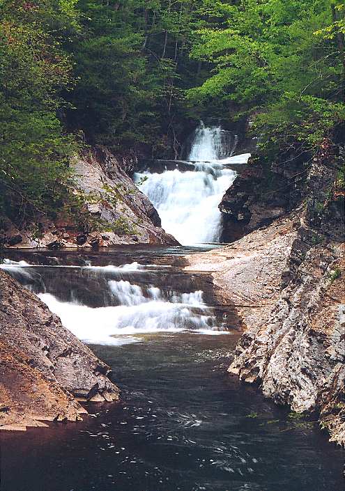 ..الكاميرا [رموزها ووميزاتها].. NaturalBridgeWaterfall