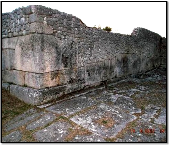 Oculto en Italia: Ruinas ciclópeas prohibidas, (¿de gigantes de la Atlántida?) Cyclopean-Ruins-Alba-Fucens-2