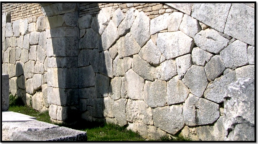 Oculto en Italia: Ruinas ciclópeas prohibidas, (¿de gigantes de la Atlántida?) Cyclopean-Ruins-Pigra-Pietrabbondante-1