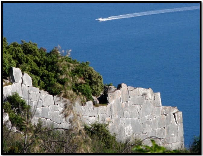 Oculto en Italia: Ruinas ciclópeas prohibidas, (¿de gigantes de la Atlántida?) Cyclopean-Ruins-San-Felice-Circeo-1