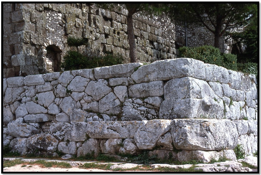 Oculto en Italia: Ruinas ciclópeas prohibidas, (¿de gigantes de la Atlántida?) Cyclopean-Ruins-Segni-Italy-2
