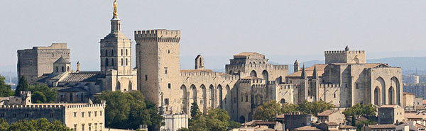 DES CHÂTEAUX CATHARES AU PALAIS DES PAPES D’AVIGNON Palaispapes-v01