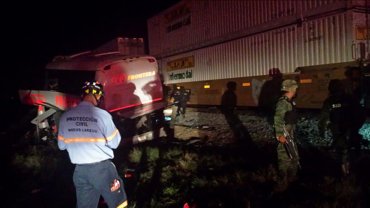 MÉXICO: CHOQUE DE TREN Y AUTOBÚS EN MÉXICO: 18 MUERTOS Y 30 HERIDOS 0012206557