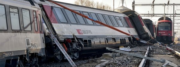 SUIZA: AL MENOS CINCO HERIDOS EN UN ACCIDENTE DE TREN EN SUIZA 0214