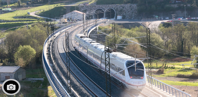 ESPAÑA: VIGO REFUERZA SU MODERNIDAD CON UN TREN DEL SIGLO XXI 0434