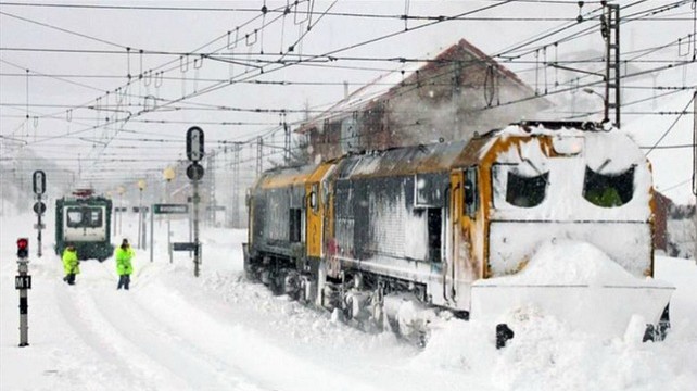 ESPAÑA: QUINTO DÍA SIN TRENES HACIA ASTURIAS 068-642x360