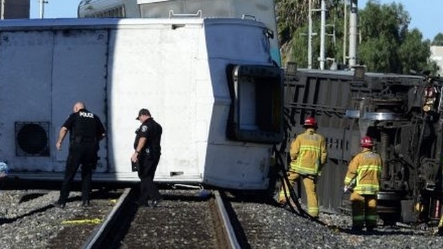 trenes - ESTADOS UNIDOS: PASAJEROS CONFIAN EN TRENES DE METROLINK 0718-640x360