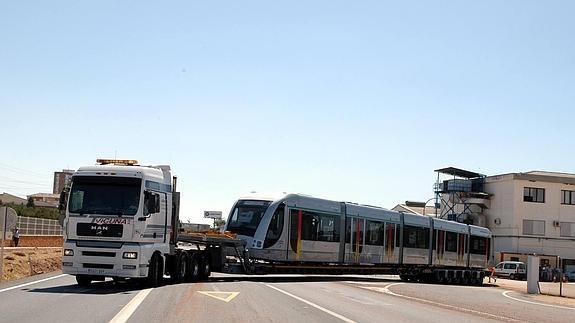 ESPAÑA: LA EMPRESA CAF-SANTANA ENVÍA LA CUARTA UNIDAD DEL METRO DE GRANADA 0728