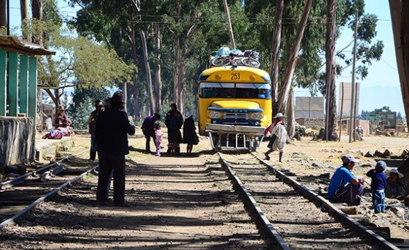 BOLIVIA: GESTIONAN $US 537 MILLONES PARA TREN 0823-588x360