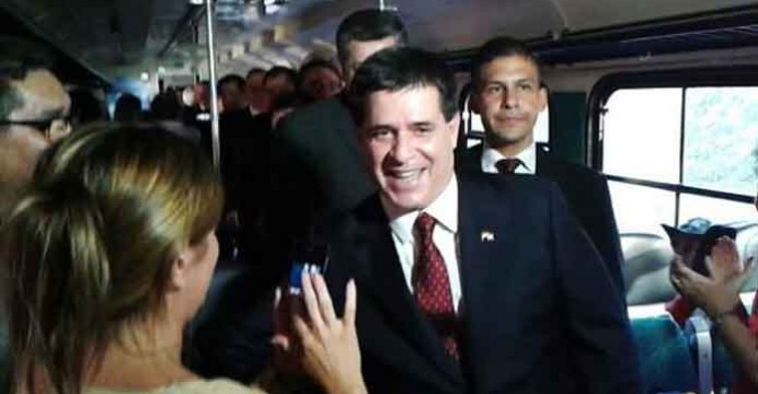 PARAGUAY: EL PRESIDENTE PARAGUAYO CARTES SORPRENDIÓ VIAJANDO EN EL TREN HASTA POSADAS 1622-692x360