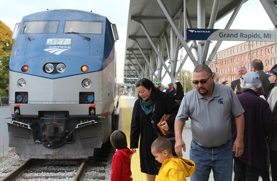 ESTADOS UNIDOS: INAUGURAN NUEVA ESTACIÓN Y LÍNEA DEL TREN AMTRAK EN GR 1210-550x360