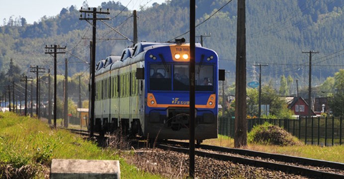 CHILE: APRUEBAN PROYECTO DE DIPUTADO PÉREZ PARA RESTITUIR EL TREN AL SUR 143-692x360