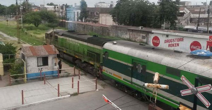 SE RESTABLECIÓ AYER EL SERVICIO DE TRENES QUE SE ENCONTRABA SUSPENDIDO DESDE EL MIÉRCOLES 0515-692x360