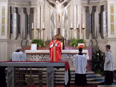 encore un évêque qui célèbre la messe traditionnelle Illinois-1