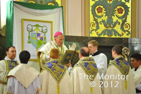 grand succès de la messe traditionnelle pontificale de Trenton 44987189E