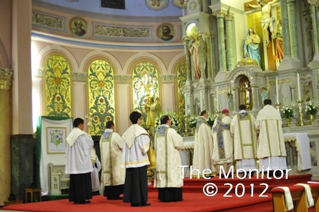 grand succès de la messe traditionnelle pontificale de Trenton 44987215E