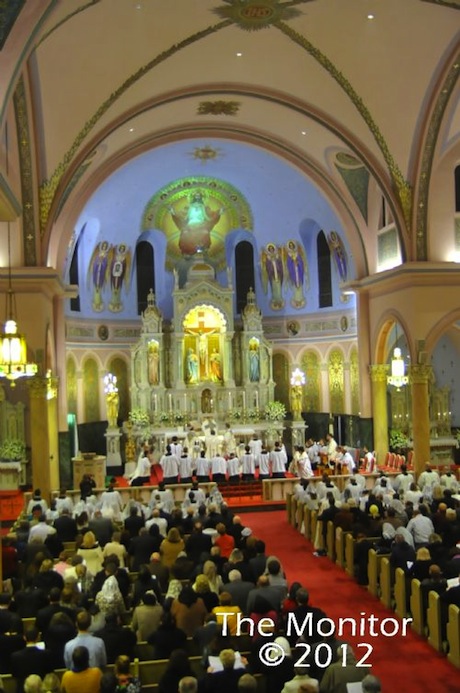 grand succès de la messe traditionnelle pontificale de Trenton 44987227E