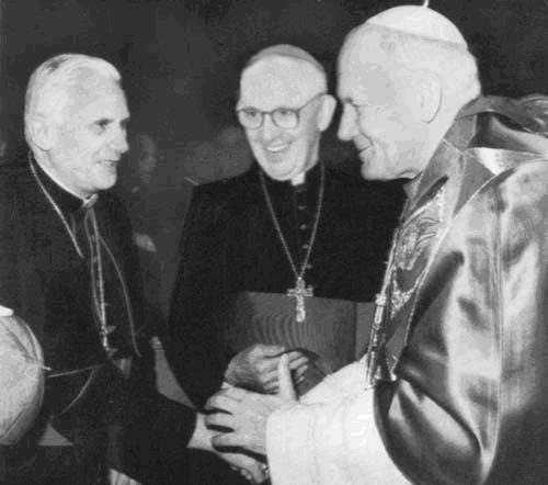 La photo bobard des “trois papes”… Ben-XVI-Franc%CC%A7ois-et-JPII