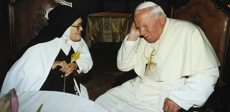 Le mariage et la famille, enjeux de la bataille finale… Jean-Paul-II-et-soeur-Lucie