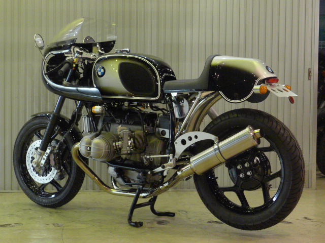 C'est ici qu'on met les bien molles....BMW Café Racer - Page 39 P1070723