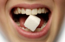 	 اعرف كيف تقلل من مقدار السكر في نظامك الغذائي  Sugar-cube-mouth-214x140