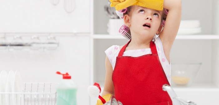 4 حلول لأعمال منزلية ممتعة Kids_chores-702x336