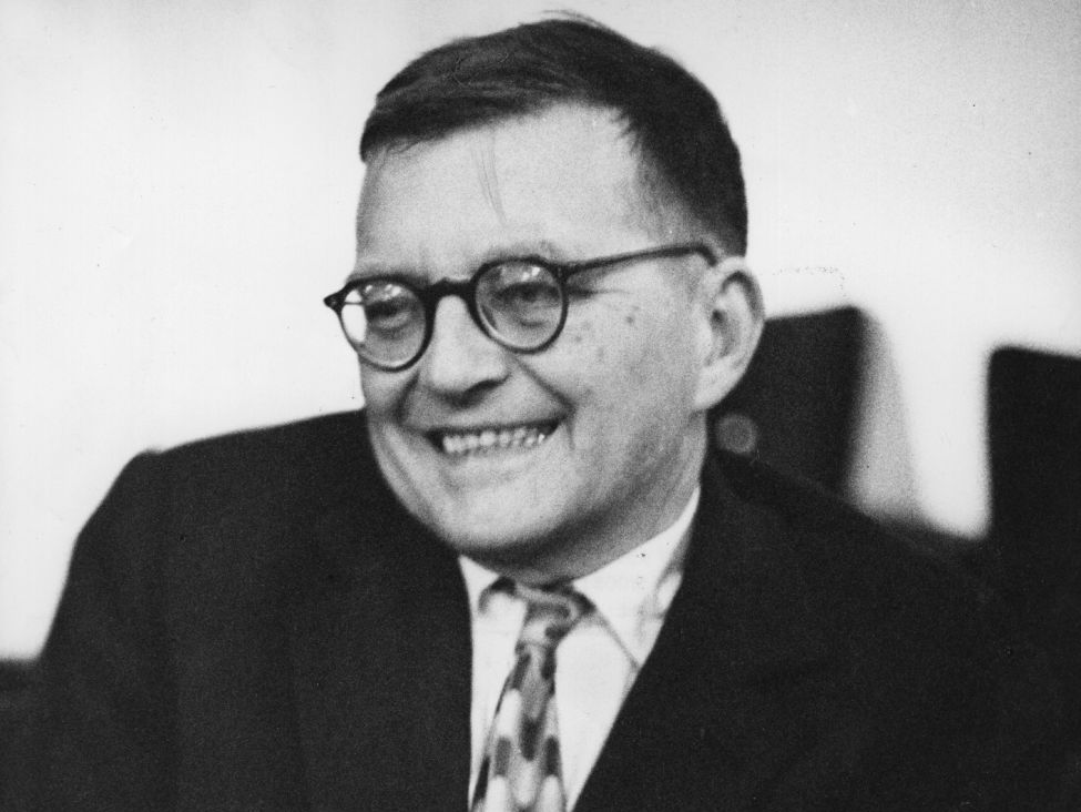 Jeu des Compositeurs - Edition 2015 - Page 6 Shostakovich-in-1960-why-is-this-man-smiling