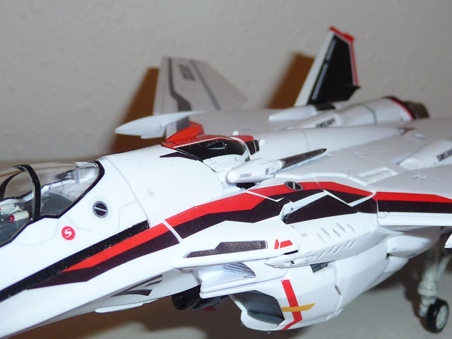 [Review] Comparatif Bandai VF-25 1/60 v2 et 1/72 kit Ratatarse%20_%20ComparoDXv2%26kit72_023