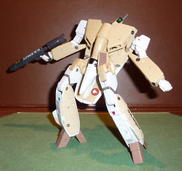 [Review] Comparatif Yamato 1/60 VF-1 v1/v2 Comparov1v2_battroid_v1_hit