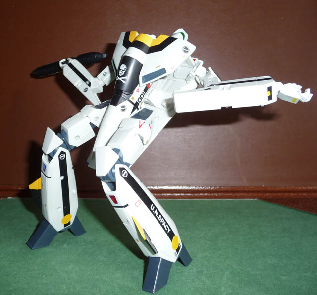 [Review] Comparatif Yamato 1/60 VF-1 v1/v2 Comparov1v2_battroid_v2_hit