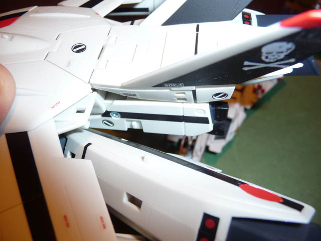 [Review] Comparatif Yamato 1/60 VF-1 v1/v2 Comparov1v2_fighter_attachesv2