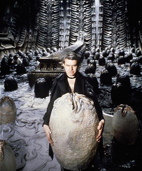 H.R. GIGER (1940-2014) - Ο ΚΑΛΛΙΤΕΧΝΗΣ ΠΟΥ ΕΚΑΝΕ ΕΙΚΟΝΑ ΤΟΝ ΕΦΙΑΛΤΗ ΤΟΥ ΥΠΟΣΥΝΕΙΔΗΤΟΥ Giger_old