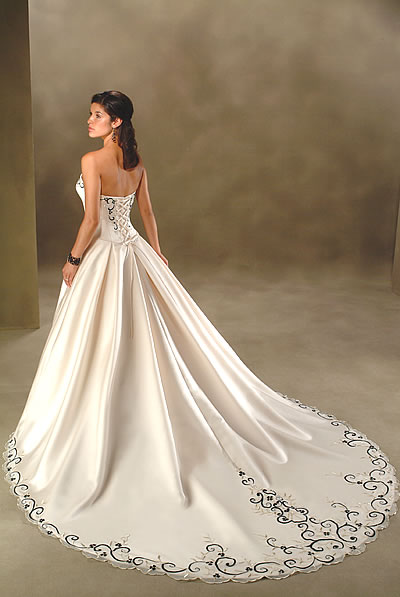  فساتين زفاف رائعه  Bonny%20wedding%20gowns%2002