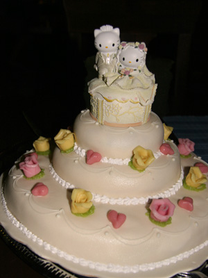       Hello%20kitty%20wedding%20cake%2001