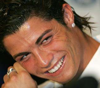 صور جديدة لنجم ريال مدريد كريستيانو رونالدو 2013 Cristiano-ronaldo-hairstyle-with-long-hair-in-the-back