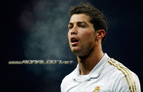 رونالدو يمكن ان يرشح ليكون القائد Cristiano-ronaldo-547-real-madrid-football-soccer-player-wallpaper-2012-2013